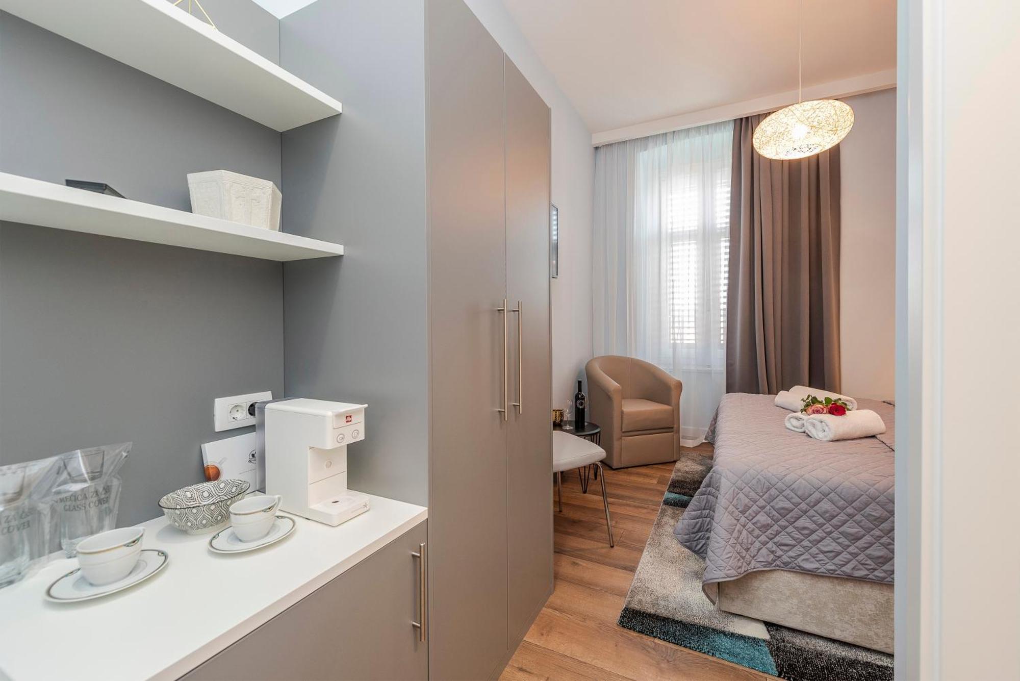 B&A Rooms Zara Esterno foto